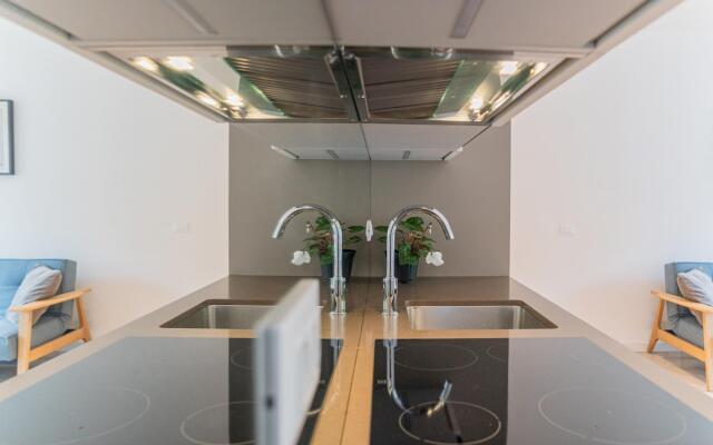 Co-e405-regi74a1 - Your Private Harbour Nearby George Clooney