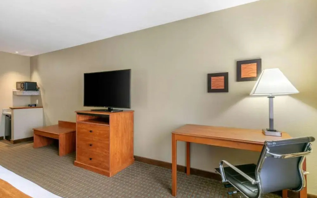 Comfort Inn & Suites Marion I-57