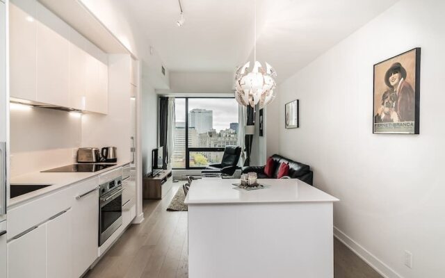 Bell Centre Apartments by Hometrotting