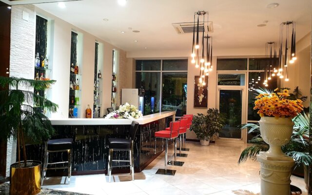 Отель Karon Palace