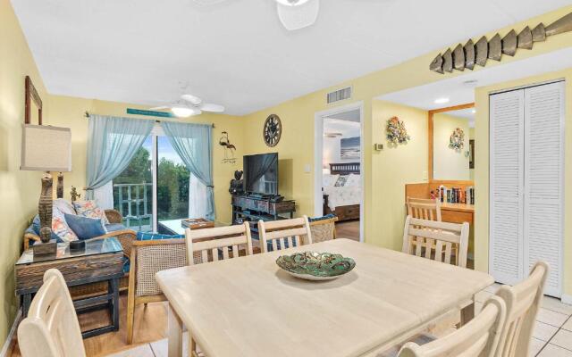 Ocean And Racquet 8110