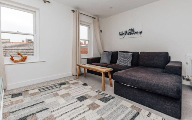 Central Modern Flat Sleeps 6 - Dedicated Parking - From 125 Per Night
