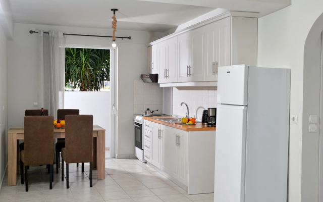 Stork Holiday Apartments - Garden & Sea View