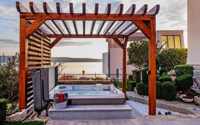 Anka - With Open Jacuzzi - SA4