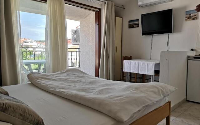 Apartments and Rooms Hegic