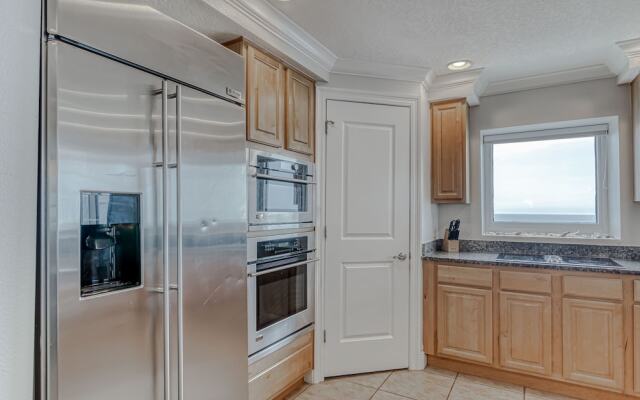 Clnd2101 4 Bedroom Condo