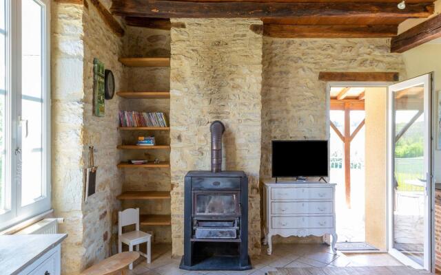 Fantastic Holiday Home in Dégagnac with Jacuzzi