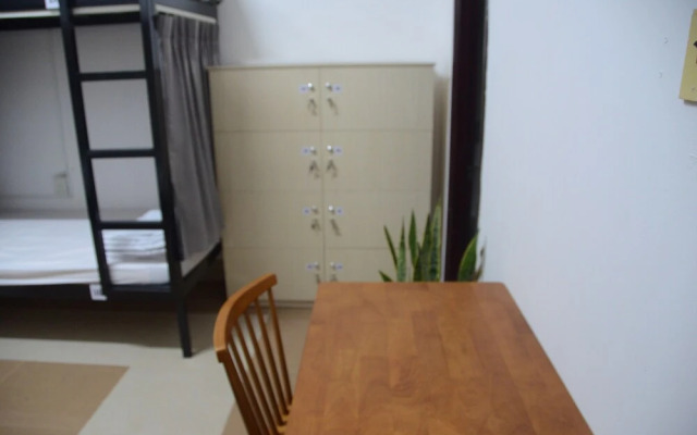 Hy House - Hostel