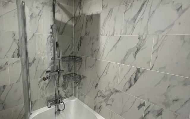 Impeccable 3-bed House in York
