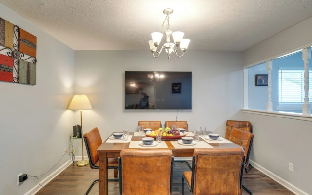 7 Mi to Louisville: Family-friendly Jefferson Home