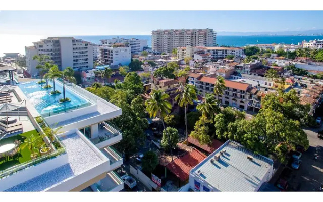 Designer Condo in Zona Romantica