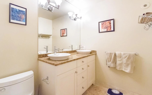 Spacious Town Home With Private Hot Tub