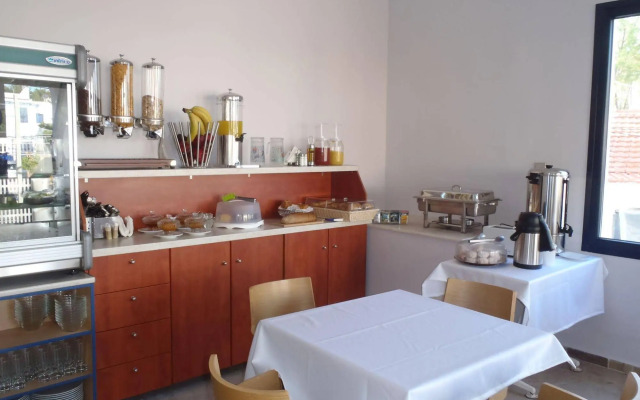 Ilioxenia Studio & Apartments