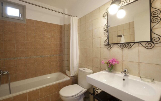 Dream Villa near Kid's Beach by VillaRentalsgr