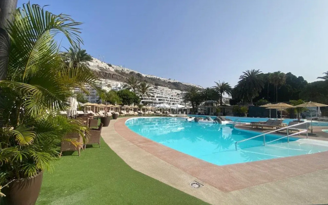 Modern Apartment With sea View Nearby the Beach