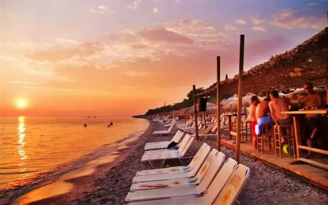 Jeannette s Seaside Getaway - Kalamata Urban Gem