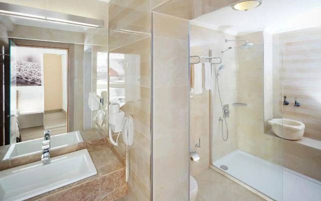 Lalila Blue Suites
