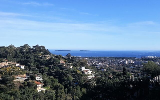 Maison vue panoramique et piscine