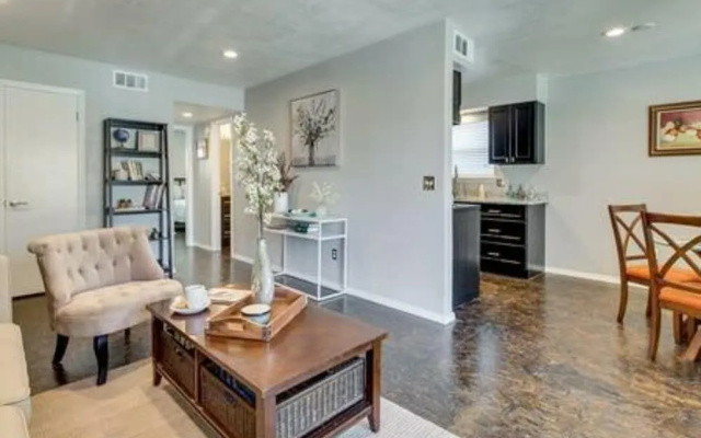 Evie's Campus-close 2 bedroom luxury