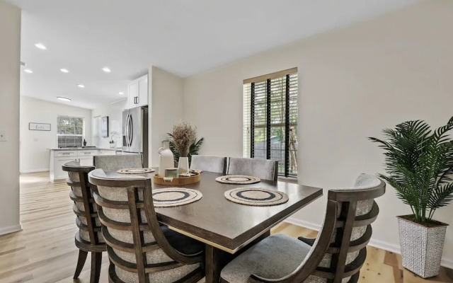 The Oak Hideaway Pet Friendly 3bd!