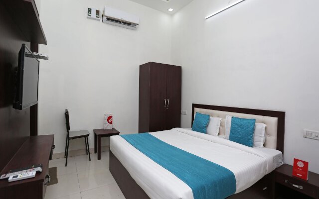 OYO 14971 C D Guest House