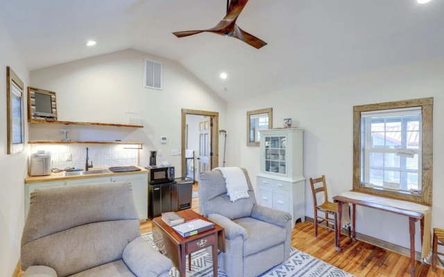 2 Blocks to Appalachian Trail: Updated Cabin!