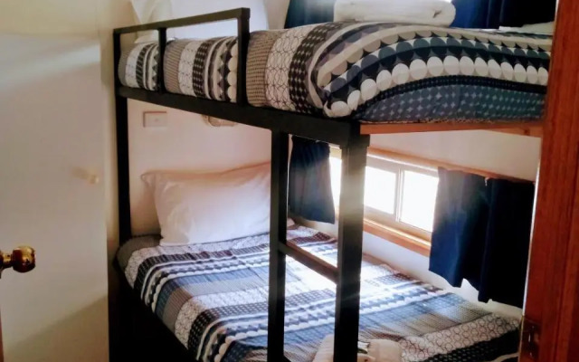 Rocks Retreat Cabin - Seal