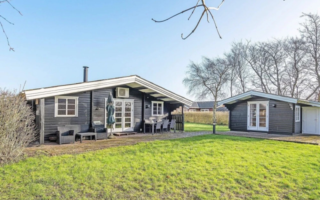 Peaceful Holiday Home in Hemmet near Sea