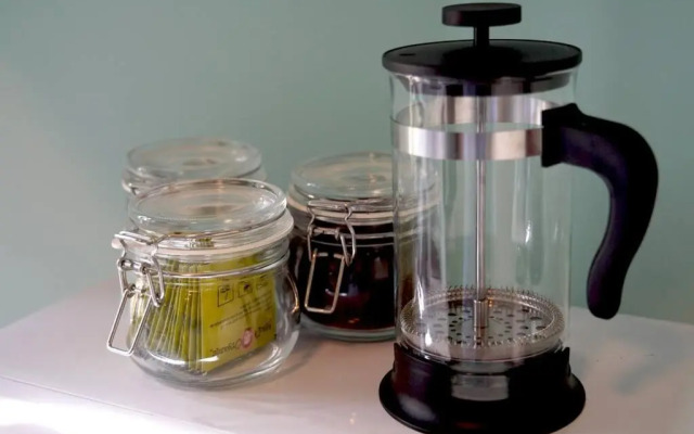 Inspiring 3Bed Unit with Sunny Balcony & Fireplace