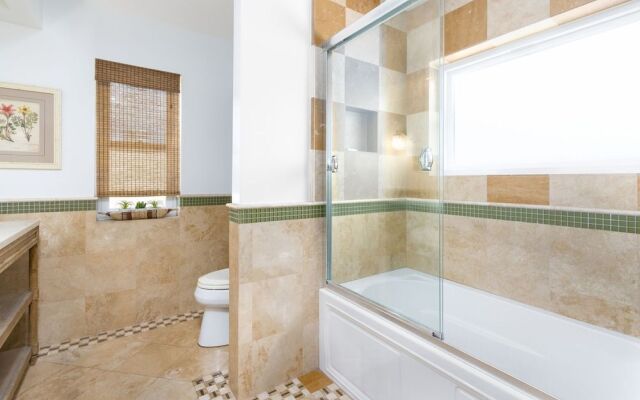 On The Rocks 6 Bedroom Home by Redawning