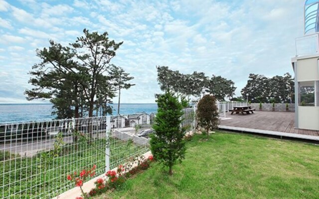 Yeosu Sea Side Pines Pension