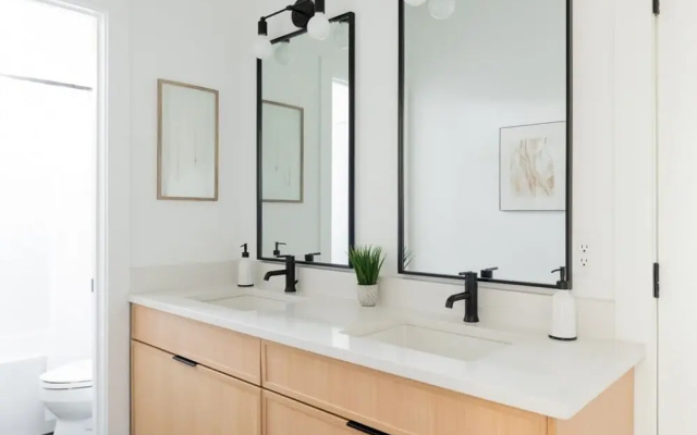 Modern DT Luxury - Rooftop City Views