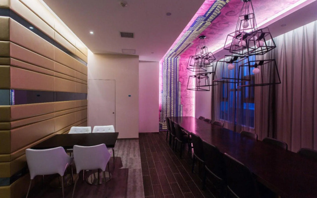 Orange Hotel Select