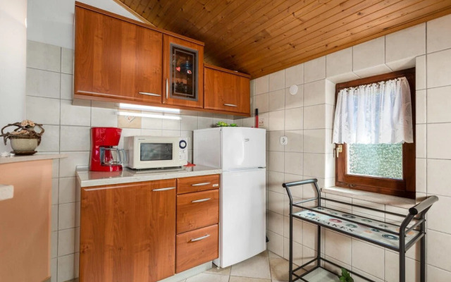 Stunning Apartment in Brsec With 1 Bedrooms and Wifi