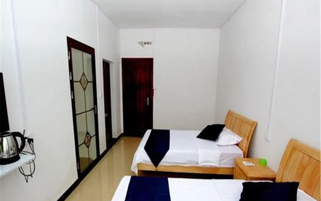 Yangsuo Mumu Sketch Base River Inn