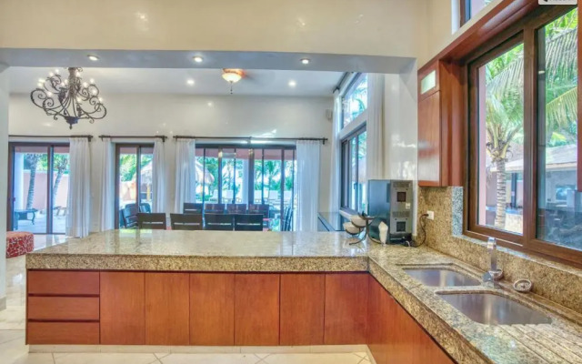 Mansion Villa in Soliman Bay for 34 guests!