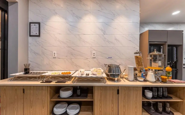 Theban Hotel
