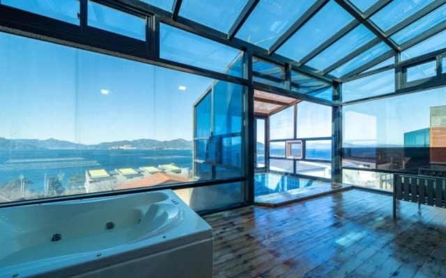 Geojedo Sea and Pool Villa