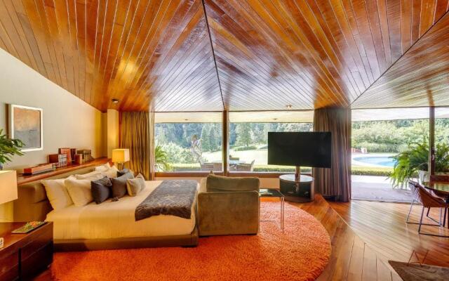 Lavish Villa with Pool I Jacuzzi, Gym & Tennis Court