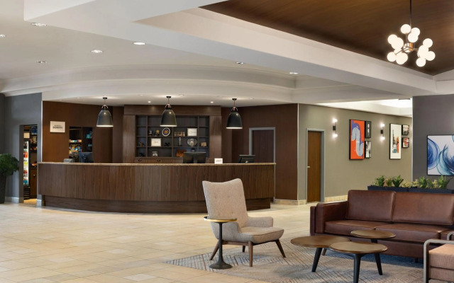 Four Points by Sheraton Edmonton South