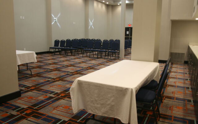 Holiday Inn Express & Suites San Antonio Medical-Six Flags by IHG