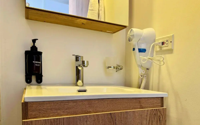 w Radiant 1BR in Santa Barbara