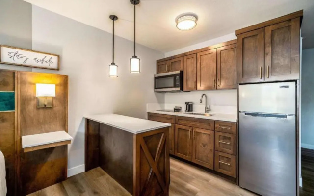 Homestay Suites - Studios & Spas