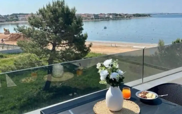 Blizina Mora II Modern Retreat