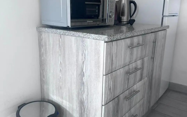 14 on Braemar Studio Apartment