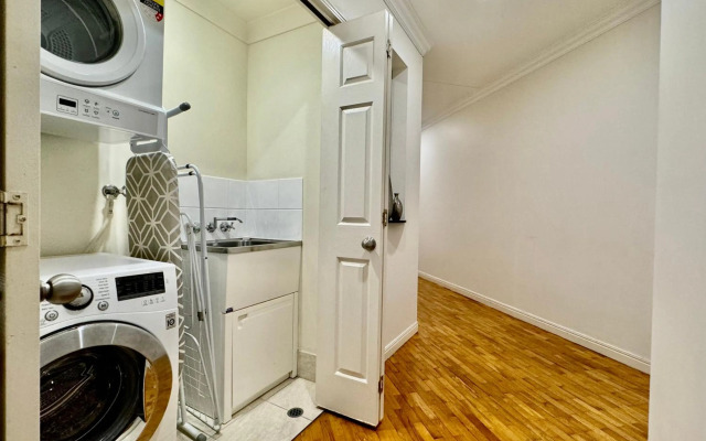 Lighthouse Apartments on The Strand - 2