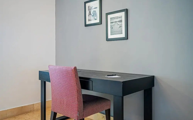 w Prestigious 1BR w Fantastic Balcony in YOO