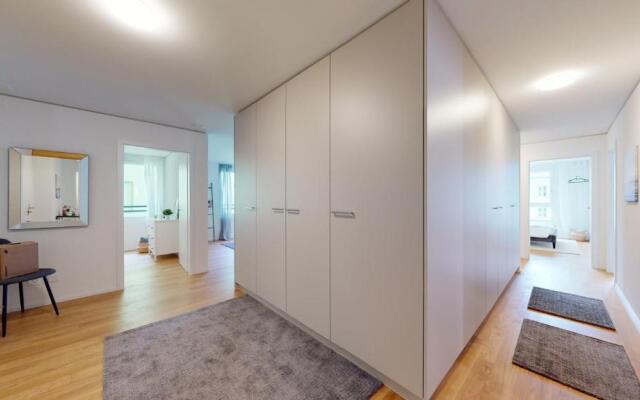 Sublime contemporary apartment in the city centre