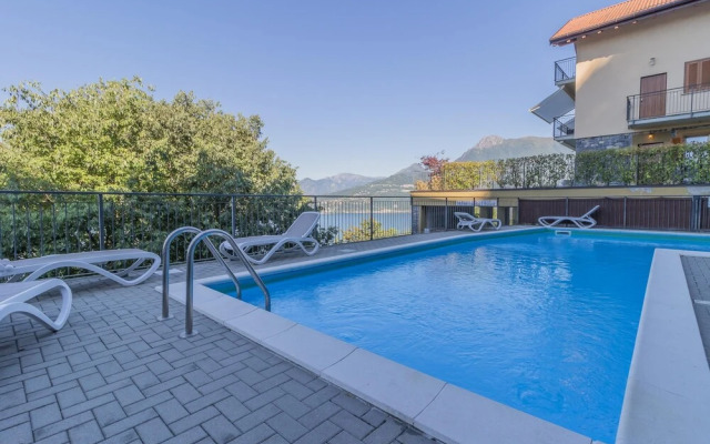 Sunny Varenna Apartment