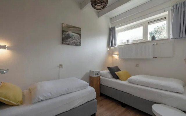 Bungalow in Sint Maartenszee Near Beach